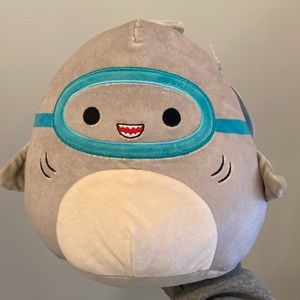squishamellow gordon shark brand new